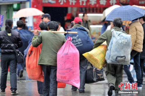 聚焦春節(jié)&ldquo;恐歸族&rdquo;：近鄉(xiāng)情怯，恐懼何來？(圖)